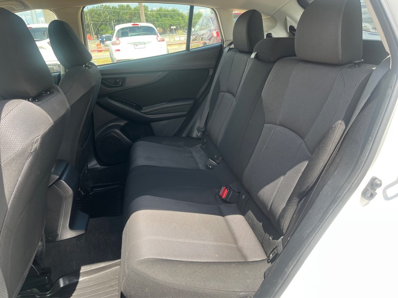 Subaru Impreza Vehicle Full-screen Gallery Image 10