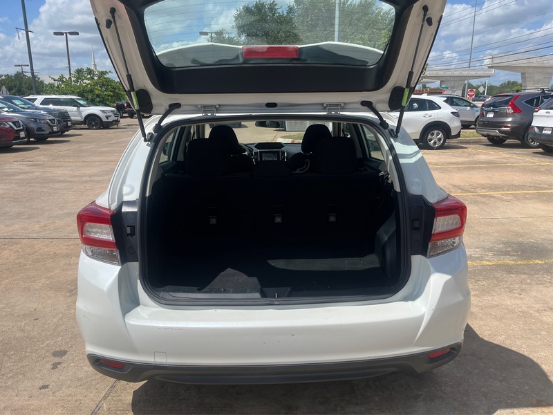 Subaru Impreza Vehicle Full-screen Gallery Image 11