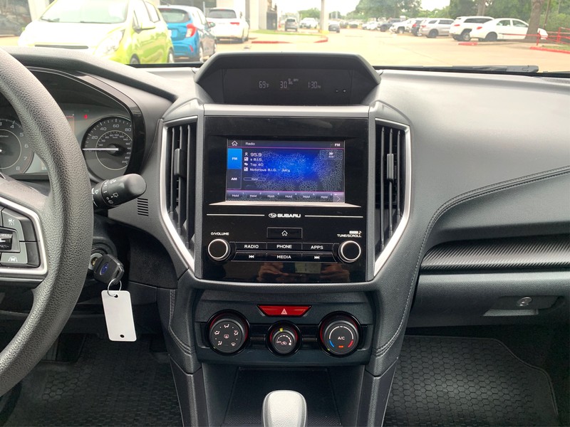 Subaru Impreza Vehicle Full-screen Gallery Image 12