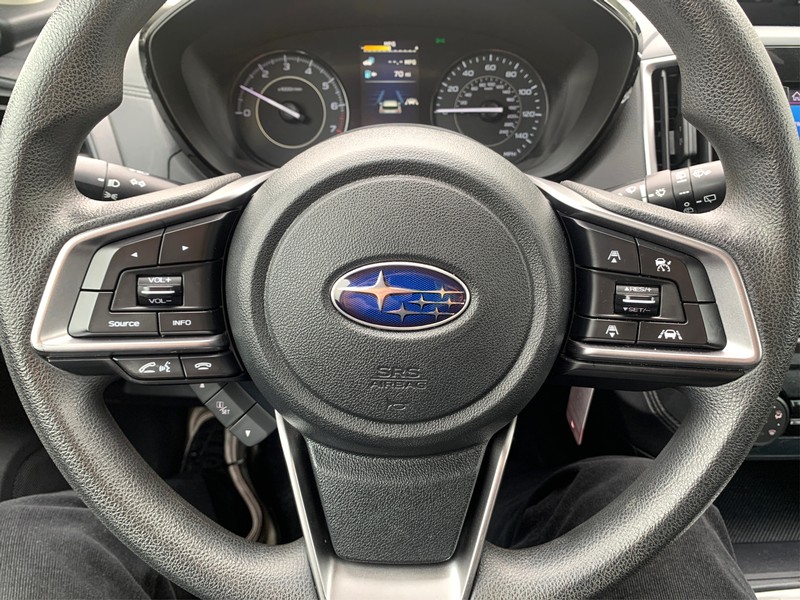 Subaru Impreza Vehicle Full-screen Gallery Image 15