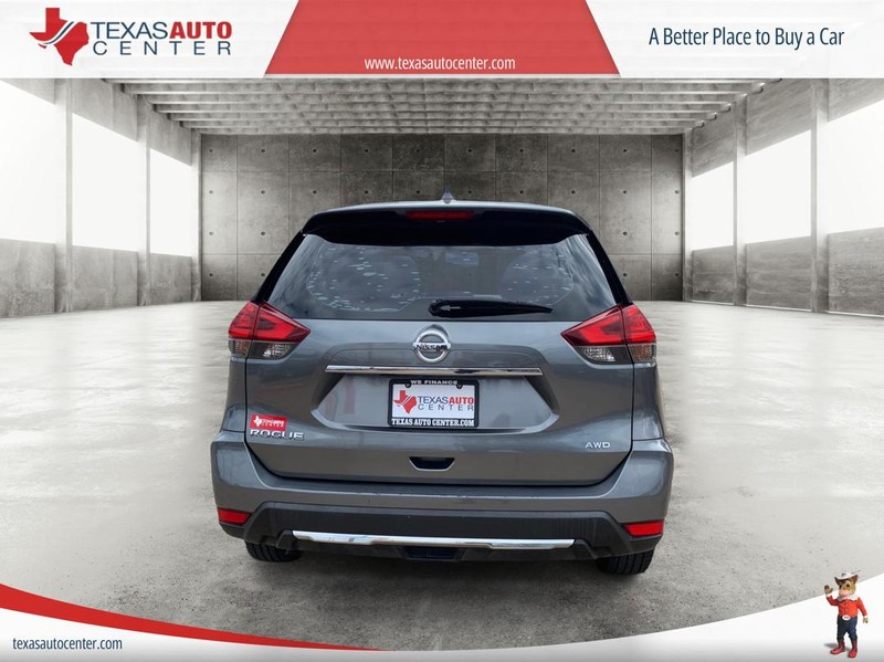 Nissan Rogue Vehicle Full-screen Gallery Image 06