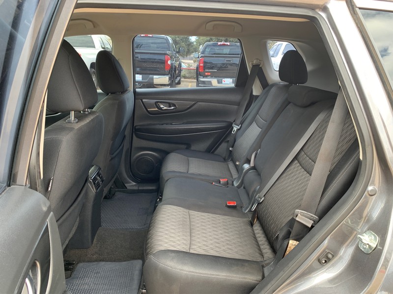 Nissan Rogue Vehicle Full-screen Gallery Image 10