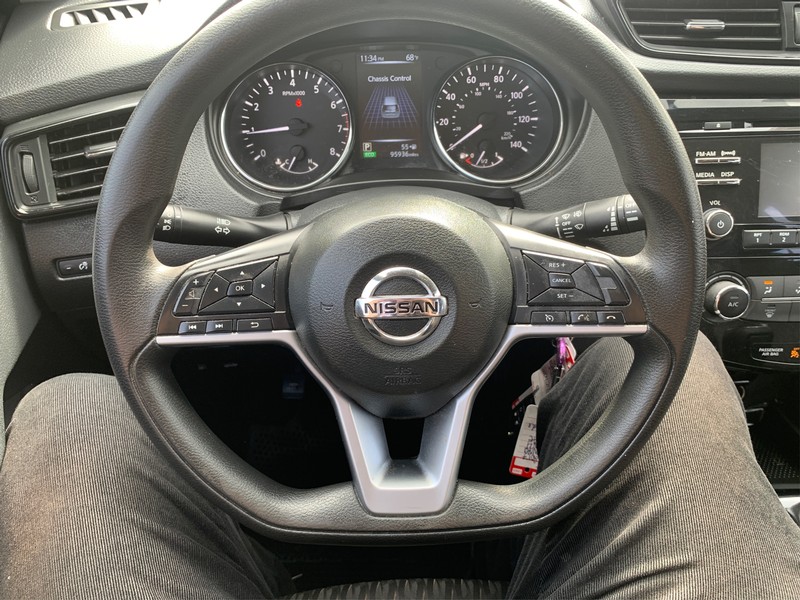 Nissan Rogue Vehicle Full-screen Gallery Image 13