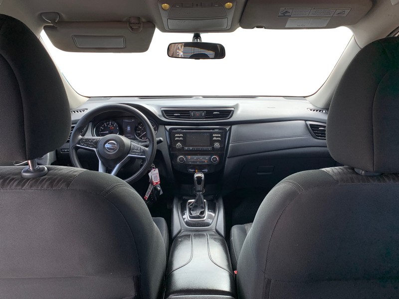 Nissan Rogue Vehicle Full-screen Gallery Image 14