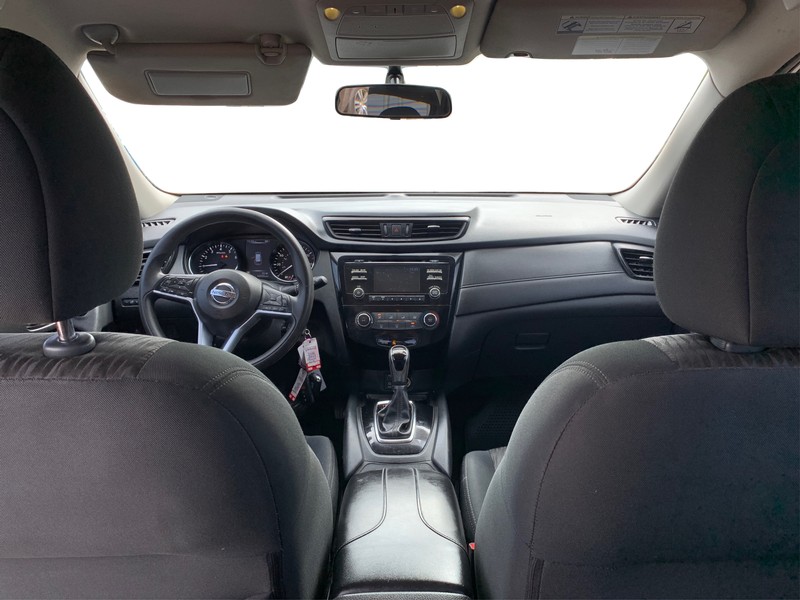 Nissan Rogue Vehicle Full-screen Gallery Image 15