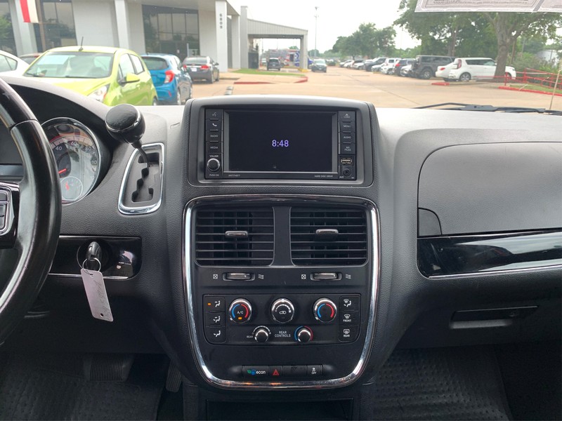 Dodge Grand Caravan Vehicle Full-screen Gallery Image 11