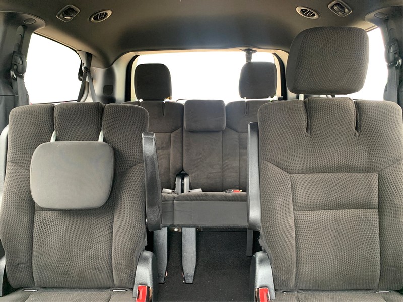 Dodge Grand Caravan Vehicle Full-screen Gallery Image 12