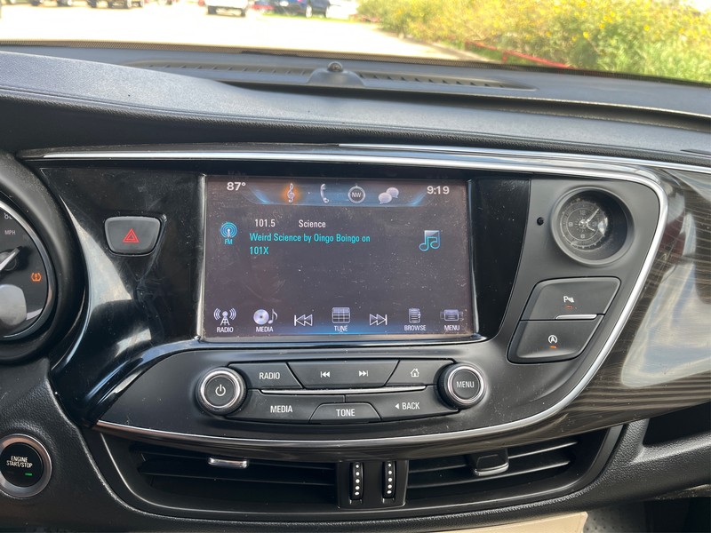 Buick Envision Vehicle Full-screen Gallery Image 12