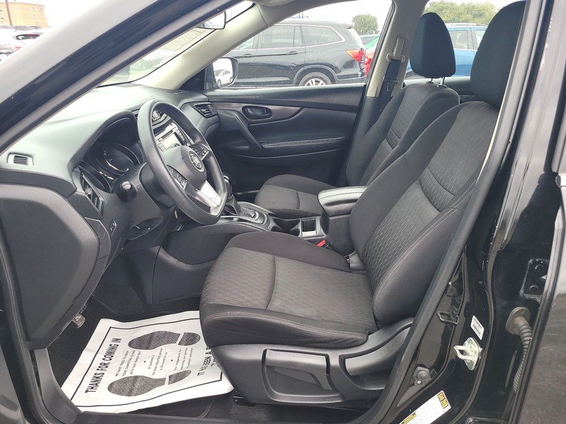 Nissan Rogue Vehicle Full-screen Gallery Image 07