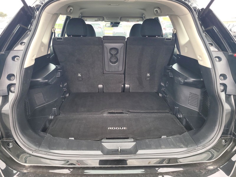 Nissan Rogue Vehicle Full-screen Gallery Image 09