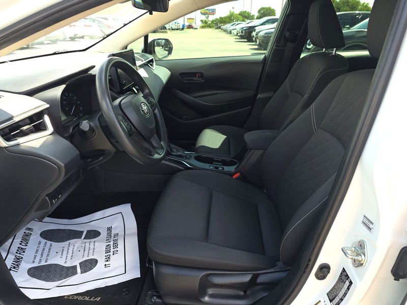 Toyota Corolla Vehicle Full-screen Gallery Image 09