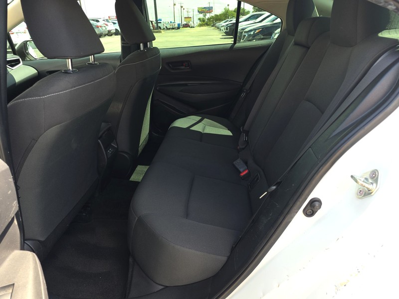 Toyota Corolla Vehicle Full-screen Gallery Image 10