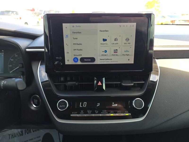 Toyota Corolla Vehicle Full-screen Gallery Image 11
