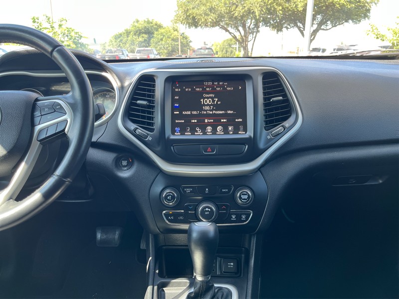 Jeep Cherokee Vehicle Full-screen Gallery Image 12