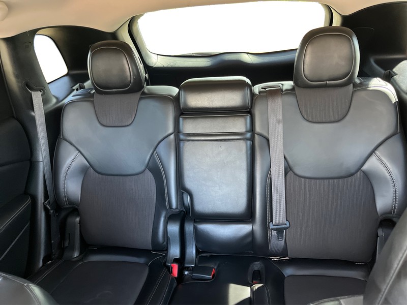 Jeep Cherokee Vehicle Full-screen Gallery Image 13