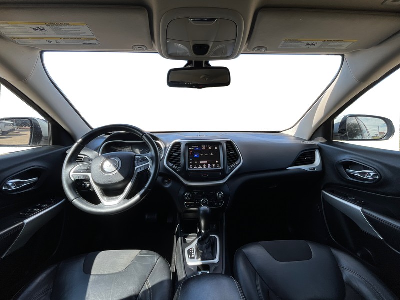 Jeep Cherokee Vehicle Full-screen Gallery Image 15