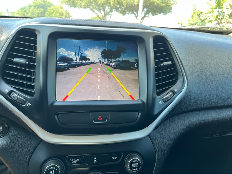 Jeep Cherokee Vehicle Full-screen Gallery Image 17