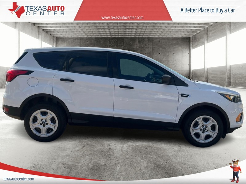 Ford Escape Vehicle Full-screen Gallery Image 4