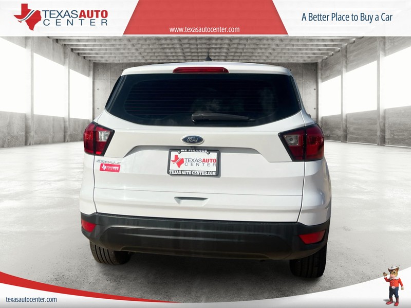 Ford Escape Vehicle Full-screen Gallery Image 6