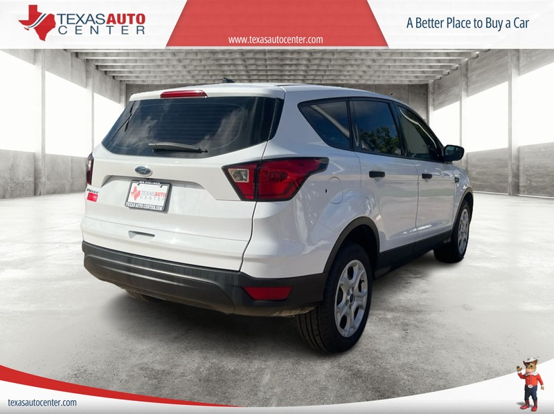 Ford Escape Vehicle Full-screen Gallery Image 7