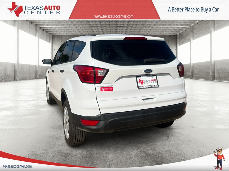 Ford Escape Vehicle Full-screen Gallery Image 8