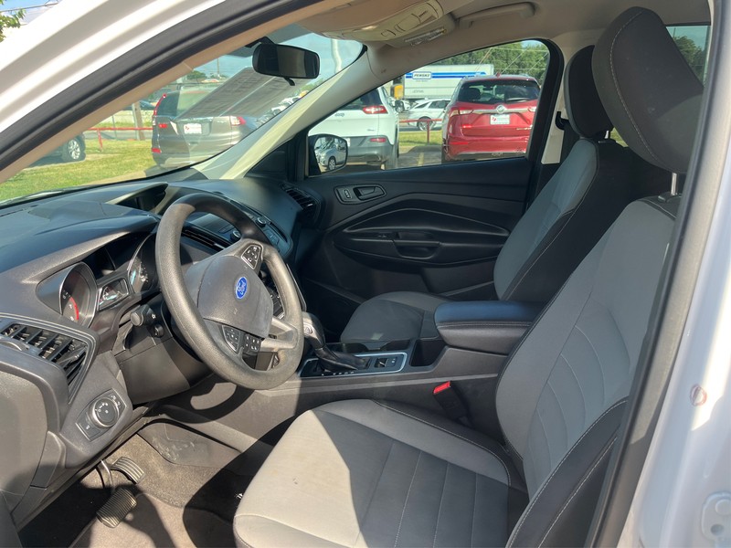 Ford Escape Vehicle Full-screen Gallery Image 9