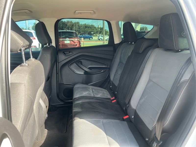 Ford Escape Vehicle Full-screen Gallery Image 10