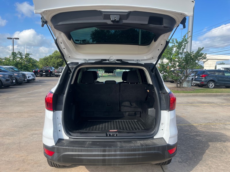 Ford Escape Vehicle Full-screen Gallery Image 11