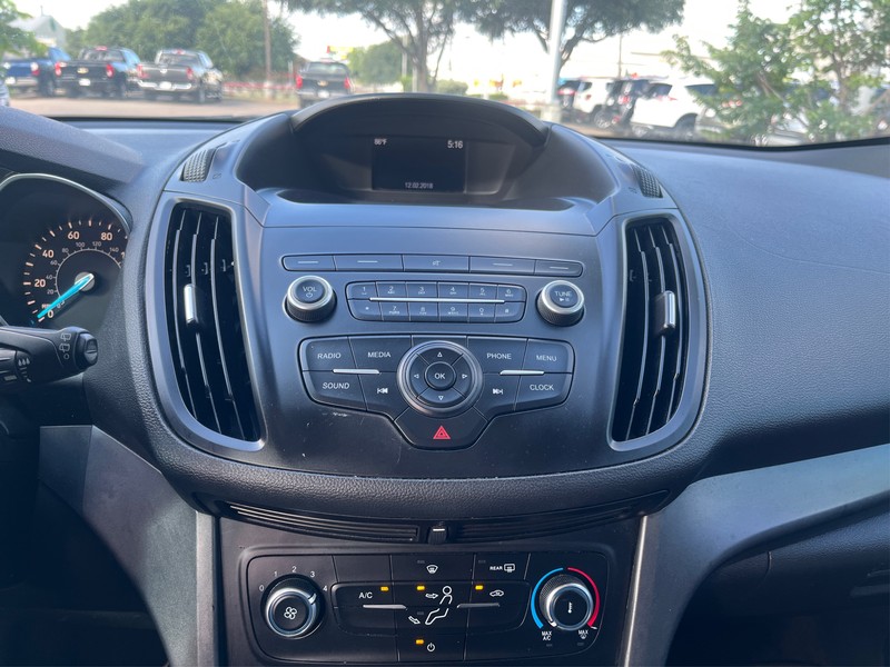 Ford Escape Vehicle Full-screen Gallery Image 12