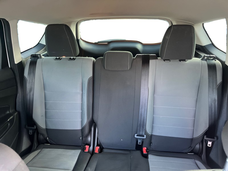 Ford Escape Vehicle Full-screen Gallery Image 13