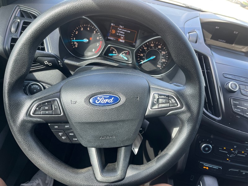 Ford Escape Vehicle Full-screen Gallery Image 14