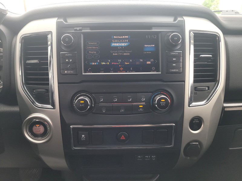 Nissan Titan Vehicle Full-screen Gallery Image 11