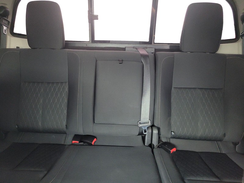 Nissan Titan Vehicle Full-screen Gallery Image 12