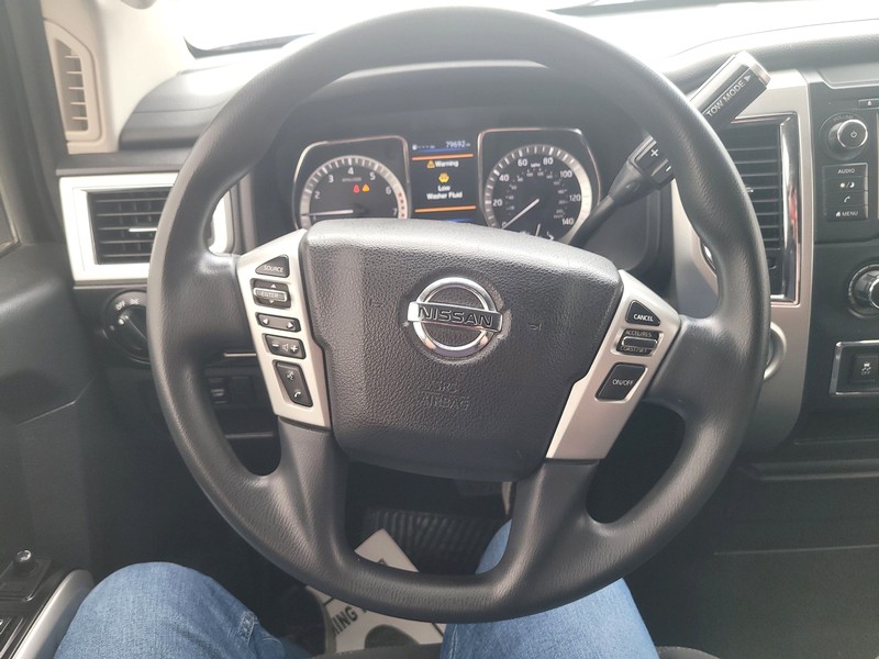 Nissan Titan Vehicle Full-screen Gallery Image 13