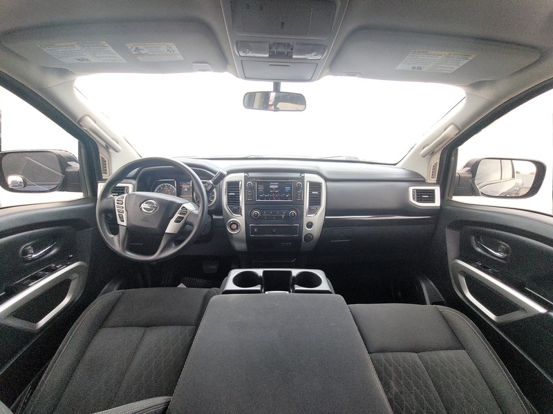 Nissan Titan Vehicle Full-screen Gallery Image 14