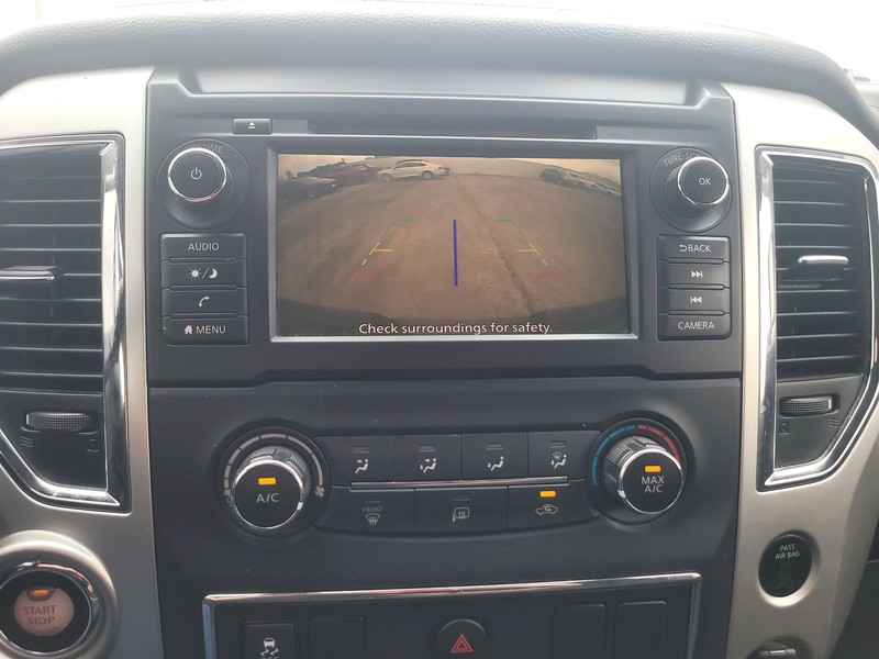 Nissan Titan Vehicle Full-screen Gallery Image 16