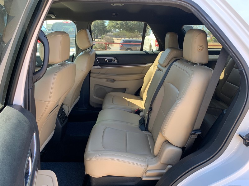 Ford Explorer Vehicle Full-screen Gallery Image 10
