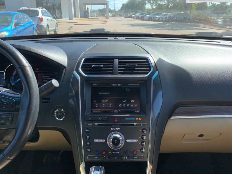 Ford Explorer Vehicle Full-screen Gallery Image 11