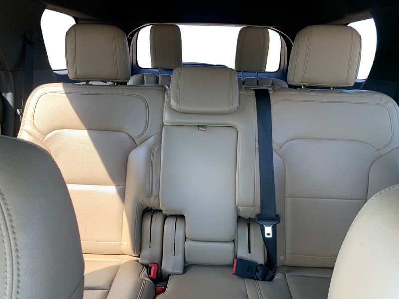 Ford Explorer Vehicle Full-screen Gallery Image 12