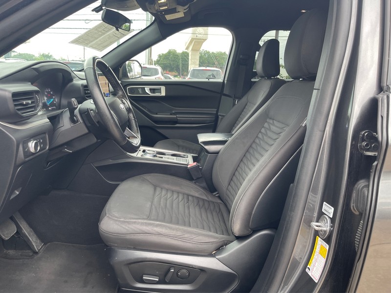 Ford Explorer Vehicle Full-screen Gallery Image 8