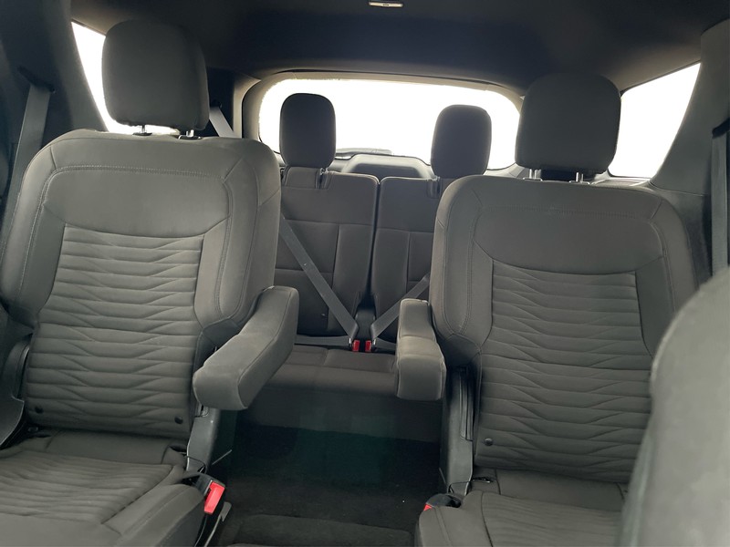 Ford Explorer Vehicle Full-screen Gallery Image 12