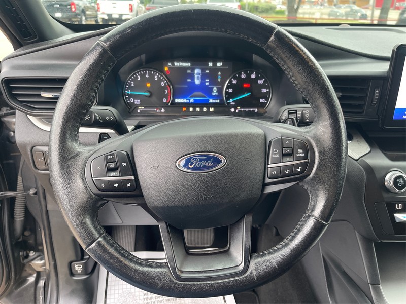 Ford Explorer Vehicle Full-screen Gallery Image 13