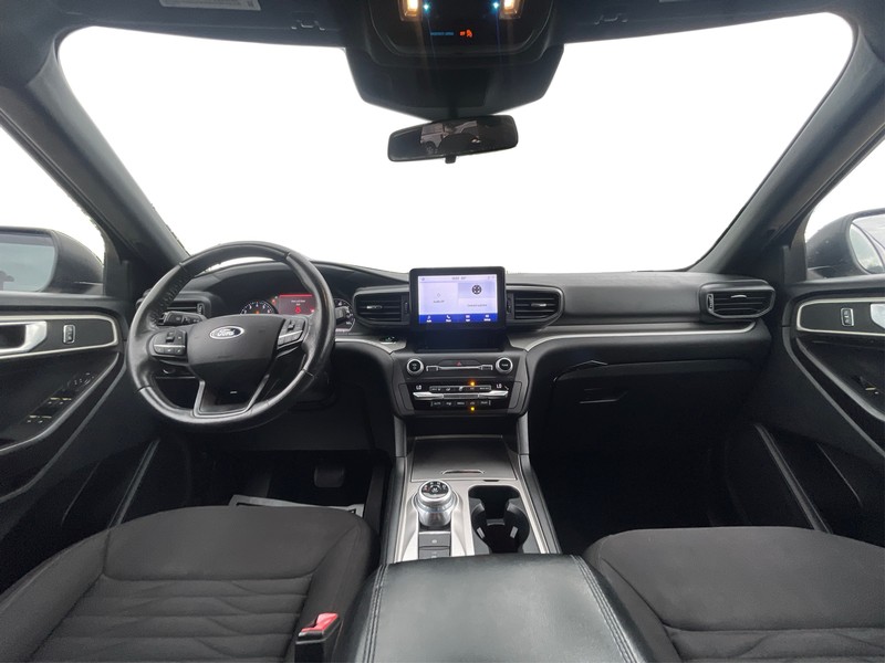 Ford Explorer Vehicle Full-screen Gallery Image 15