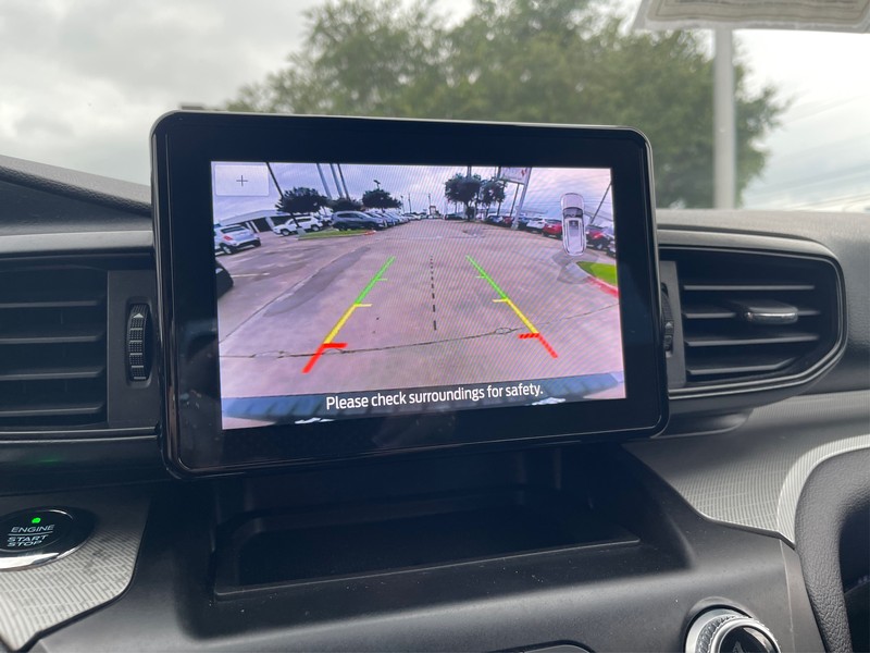 Ford Explorer Vehicle Full-screen Gallery Image 16