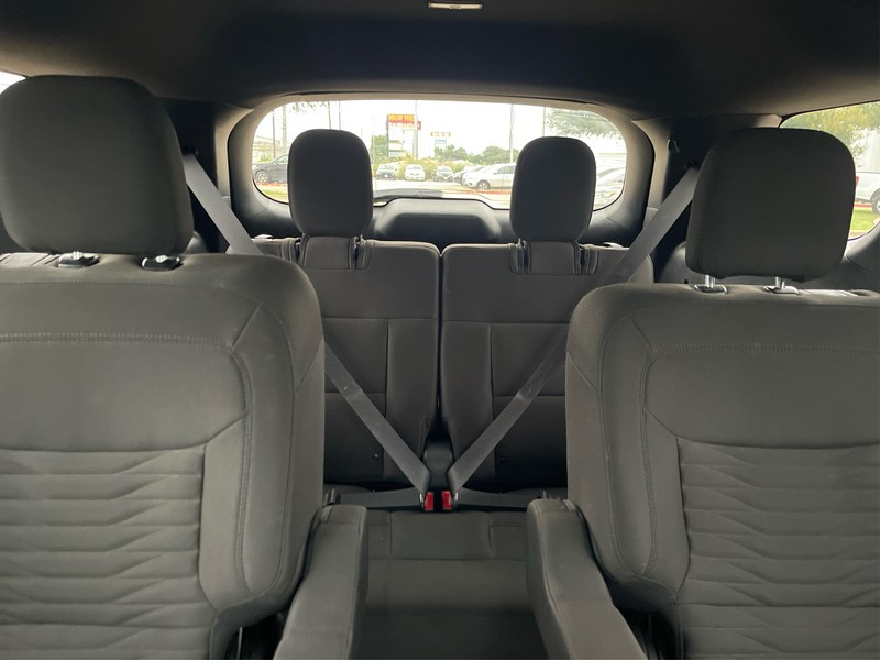 Ford Explorer Vehicle Full-screen Gallery Image 17