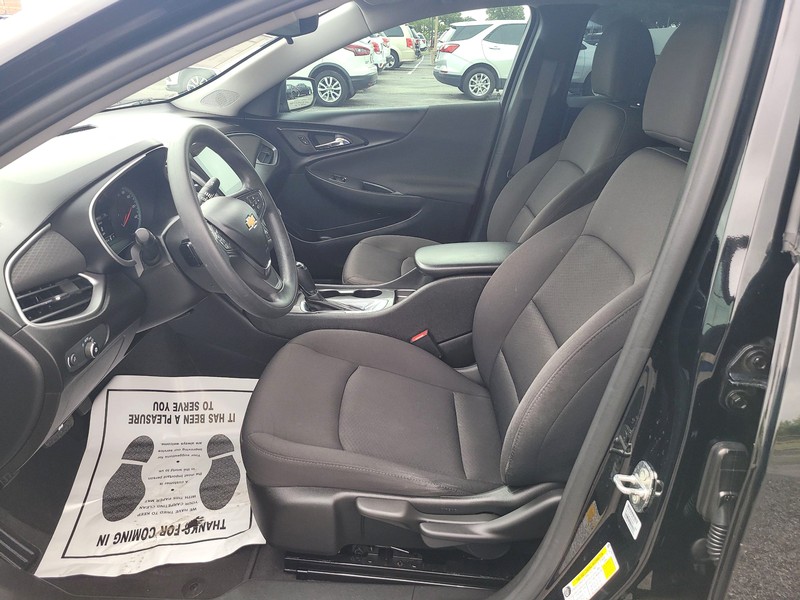 Chevrolet Malibu Vehicle Full-screen Gallery Image 09