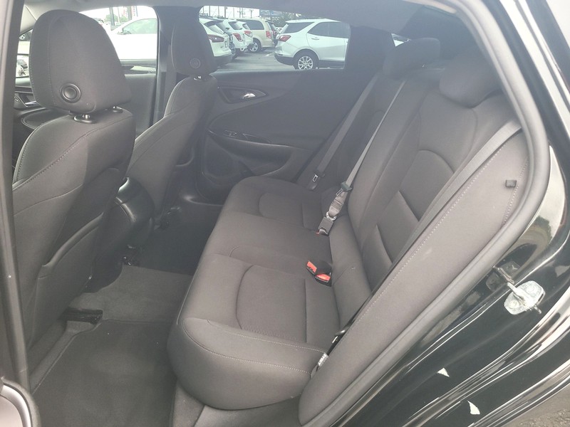 Chevrolet Malibu Vehicle Full-screen Gallery Image 10