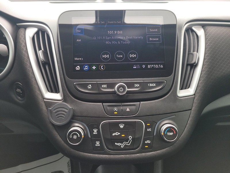 Chevrolet Malibu Vehicle Full-screen Gallery Image 11