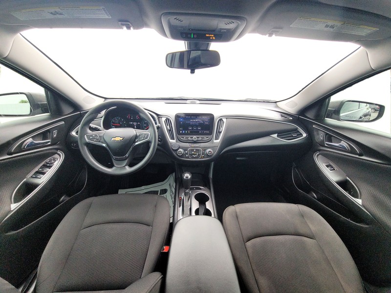 Chevrolet Malibu Vehicle Full-screen Gallery Image 14