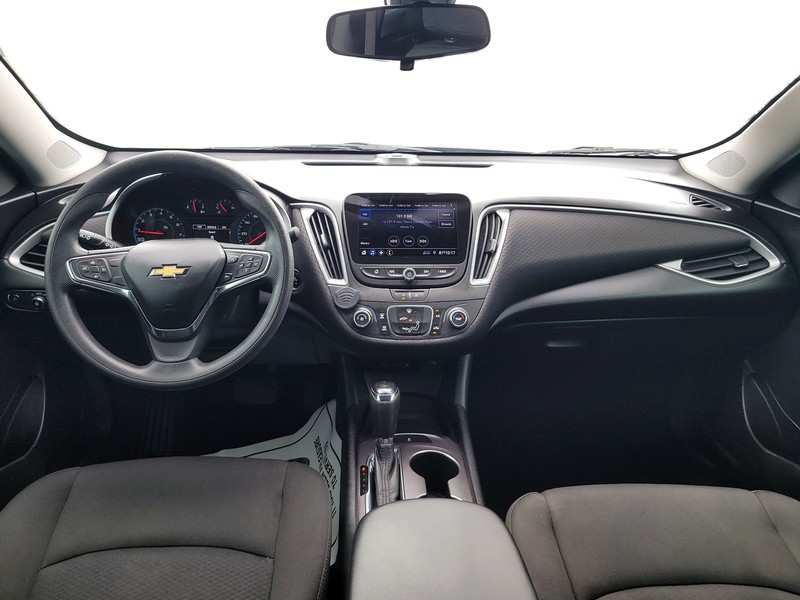 Chevrolet Malibu Vehicle Full-screen Gallery Image 15